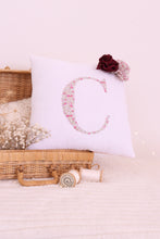 Charger l'image dans la galerie, Coussin Lettre Lumineux